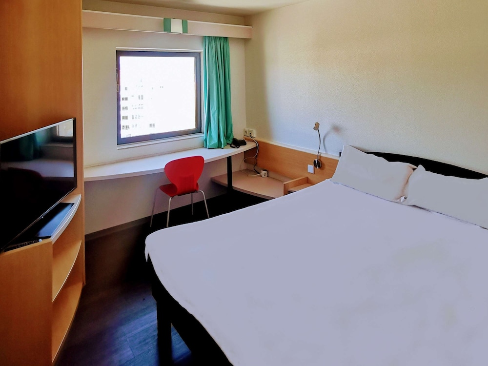 Ibis Leiria Fatima 24/80