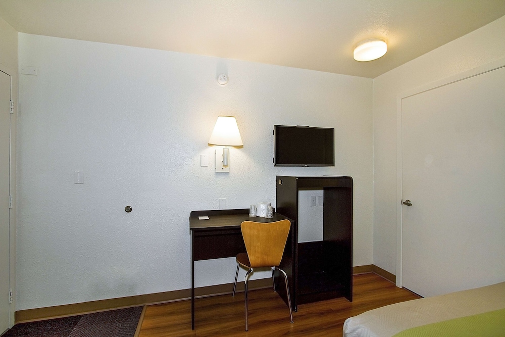 Motel6 Green Bay, WI 28/36
