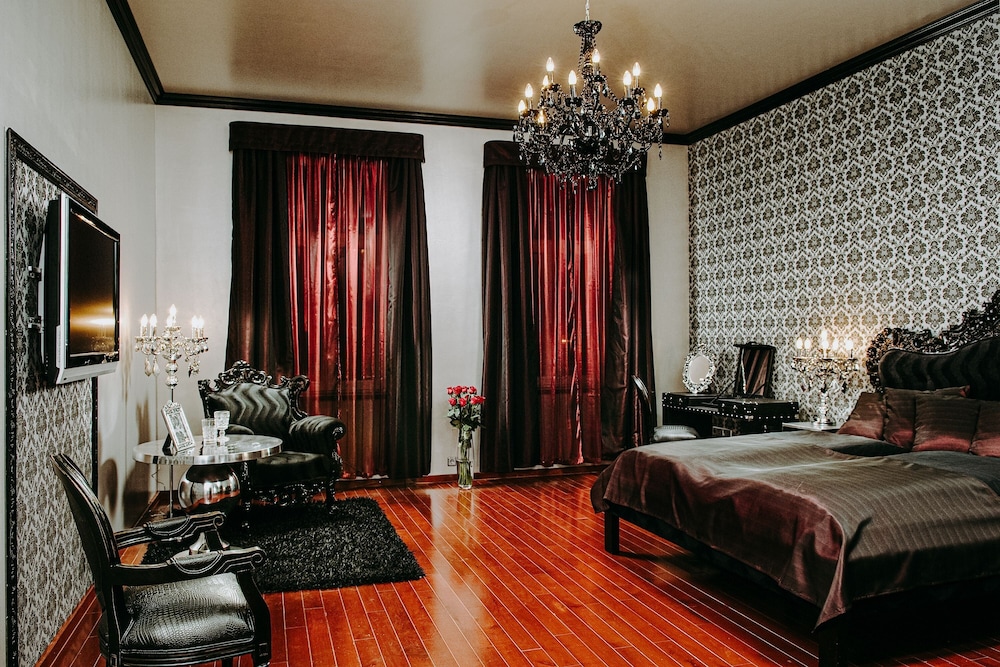 Honest Budapest by Chic & Basic 25/81