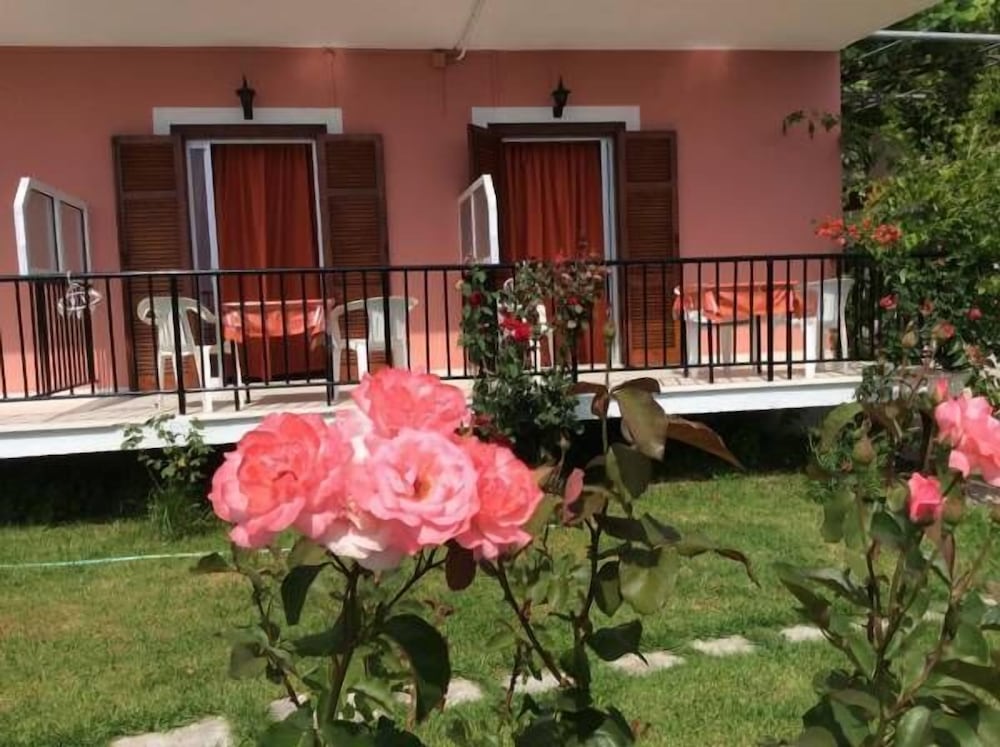 ARONIS APARTMENTS 5/58