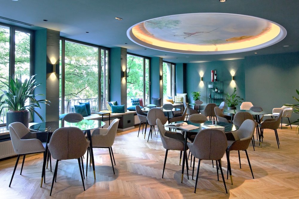 Hotel Rotkreuzplatz 31/50