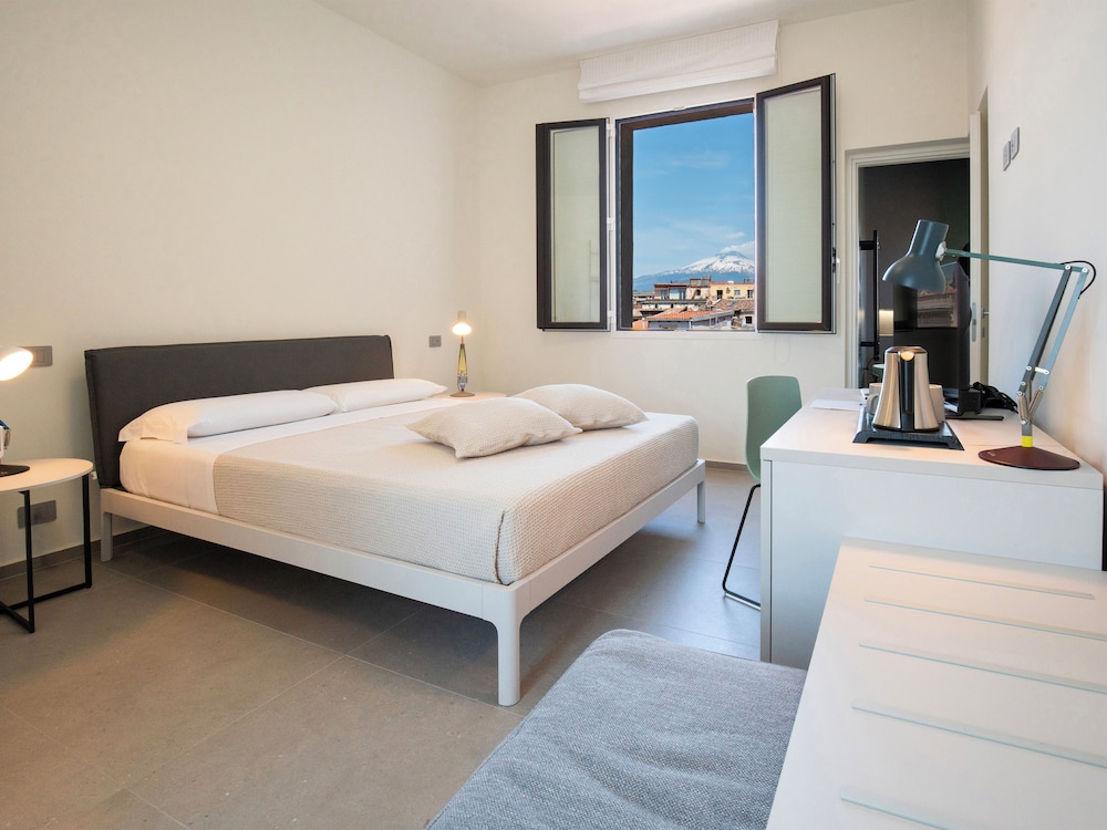 Design, 2 Queen Beds, Terrace