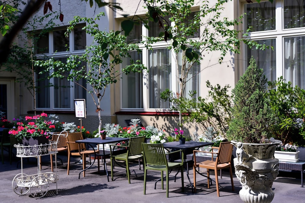Hotel Garden Court 58/72