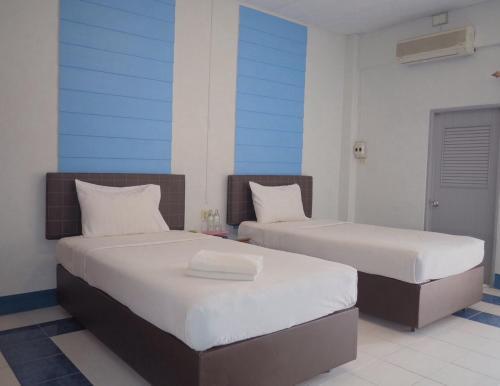 Room, Twin Beds