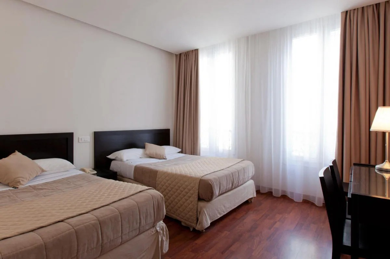 Hotel Cosmotel 40/83