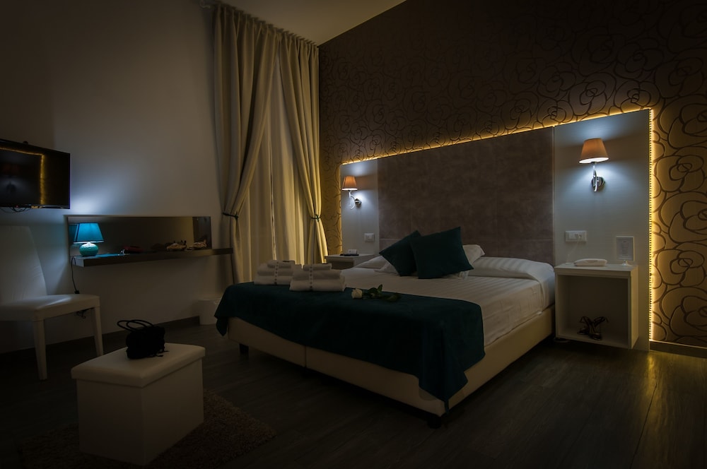 Elenoire Rooms & Suite 8/48