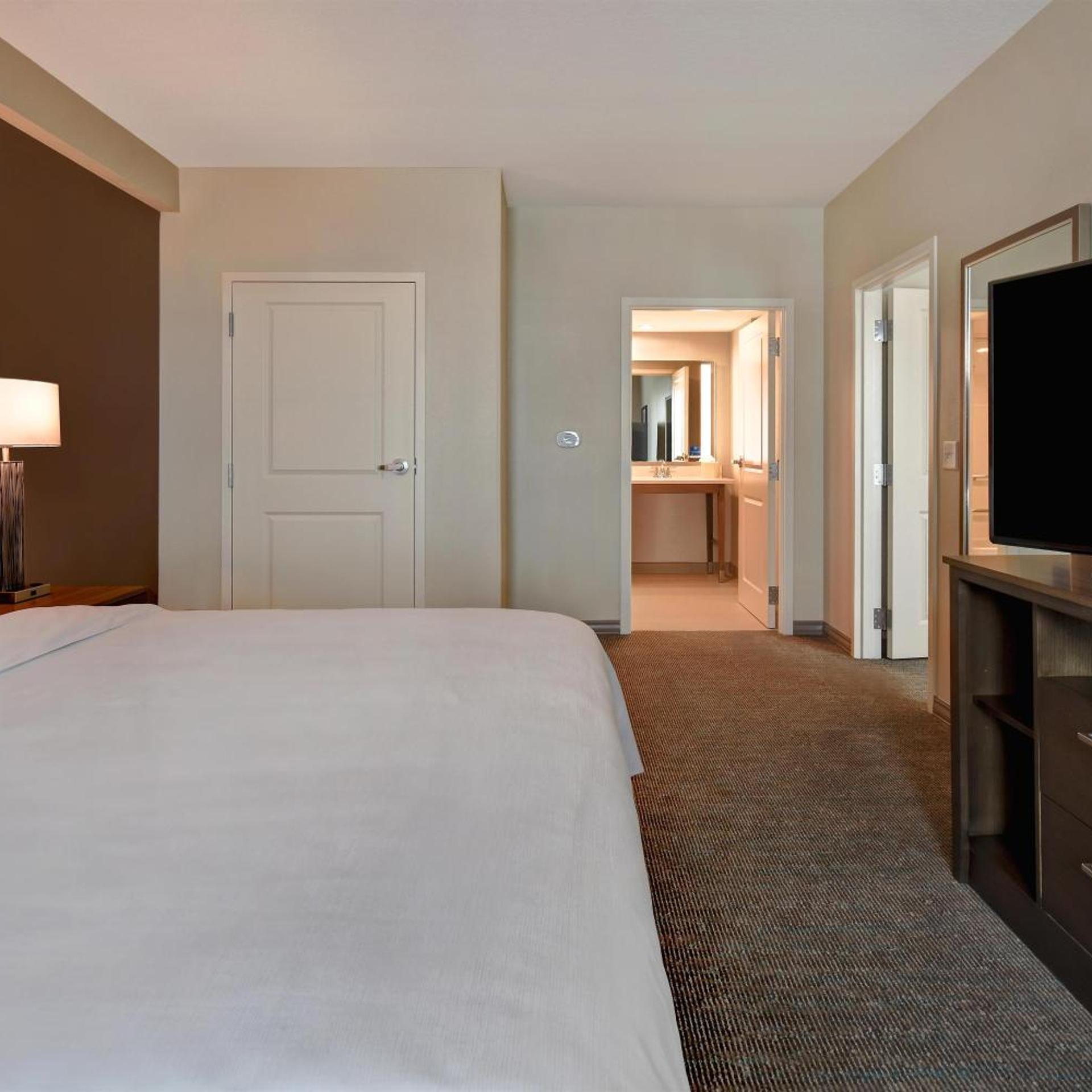 1 BEDROOM, SUITE, KING BED