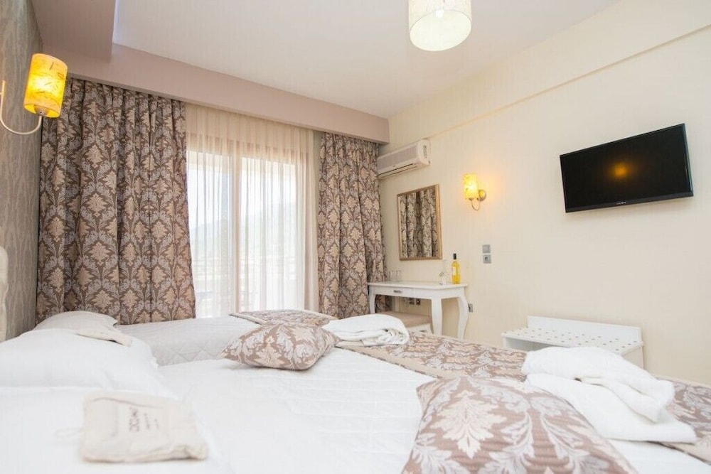 Maranton Beach Hotel 12/55