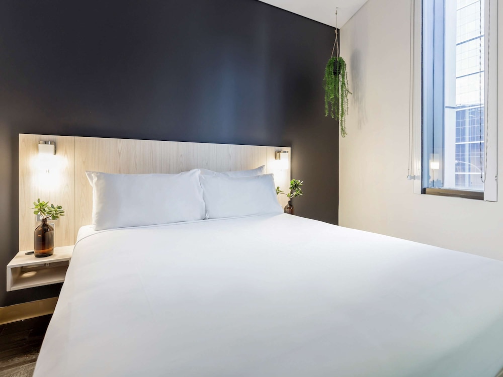 Ibis Sydney Barangaroo Hotel 12/70