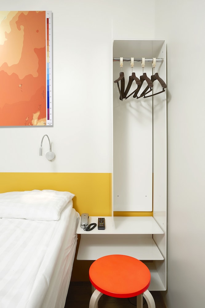 Cabin Hotel 34/71