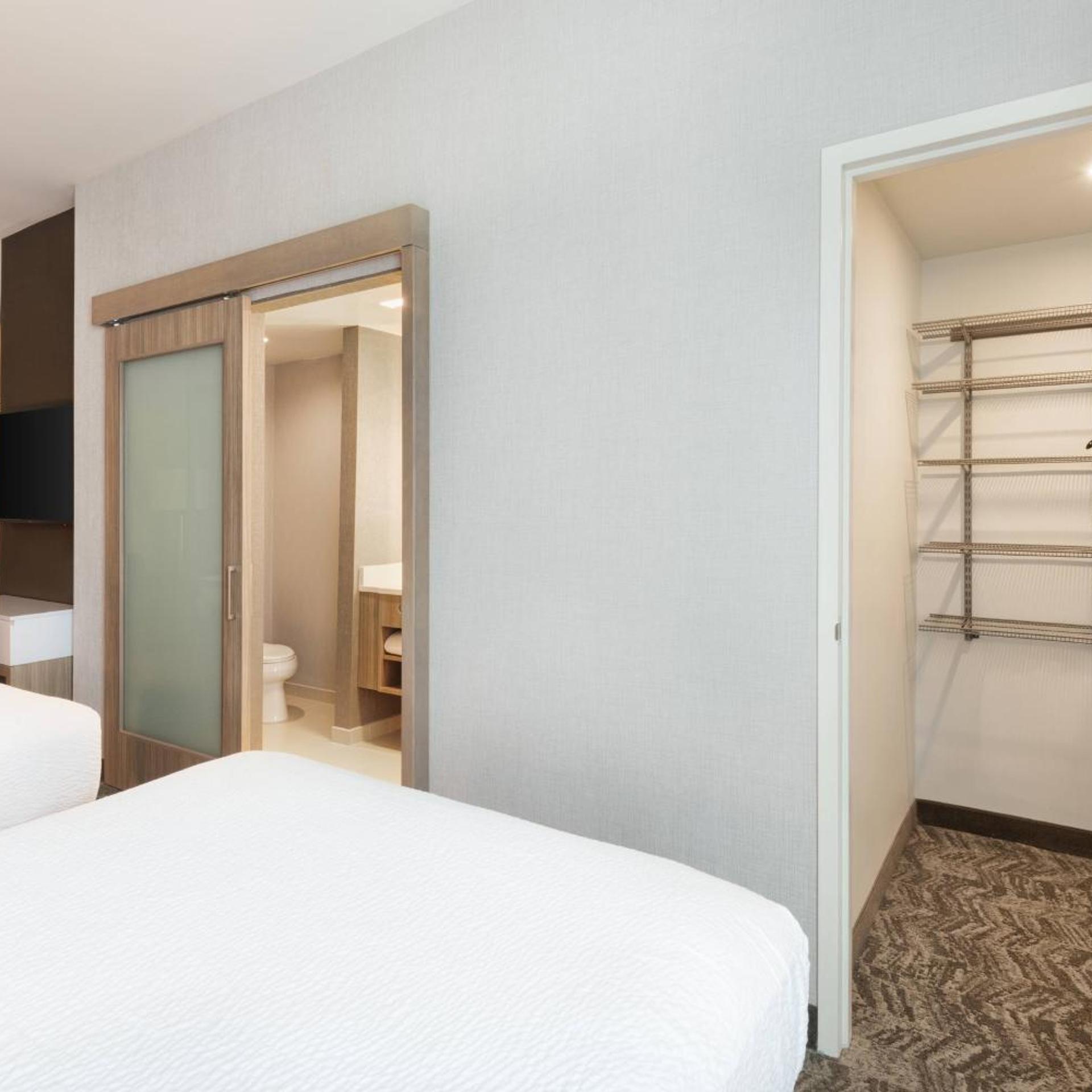 Suite, Queen Bed