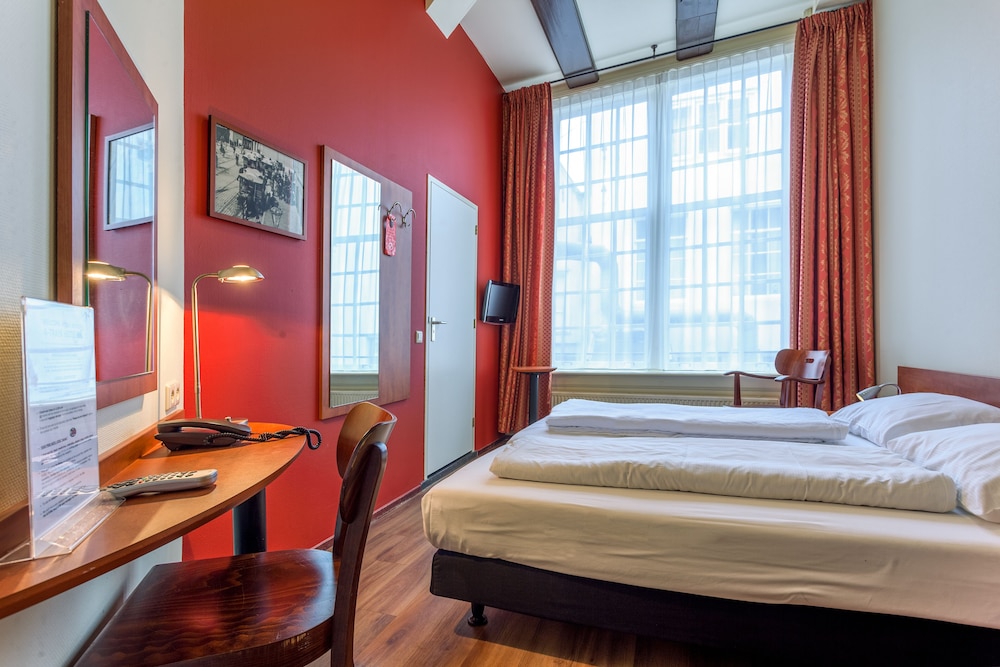 A-Train Hotel 27/63