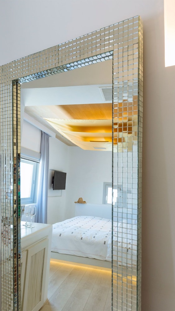 Cavo Tagoo Mykonos 48/50