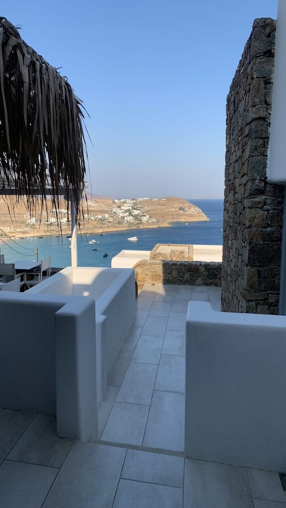 The Summit of Mykonos 67/73