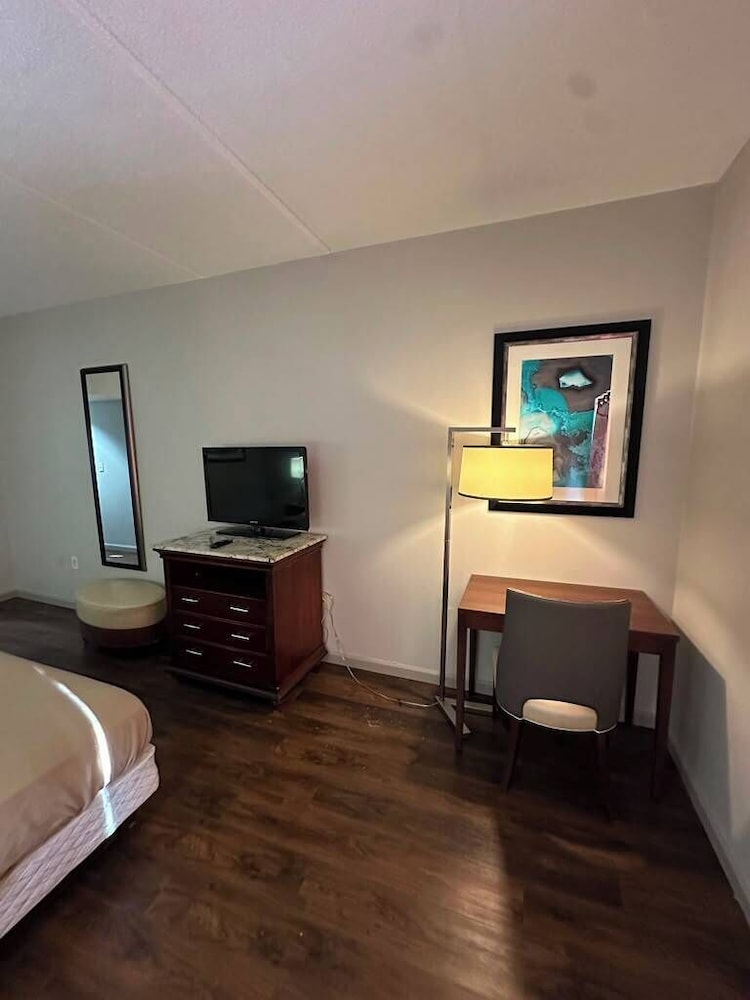 Budgetel Inns & Suites - Atlanta Galleria Stadium 10/25