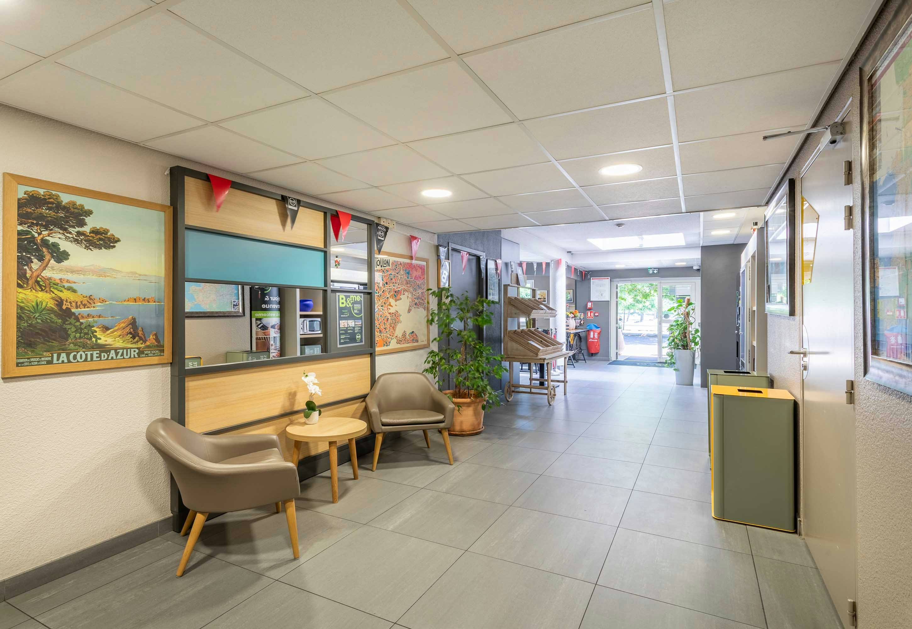 Lobby at B&B Hotel Toulon Ollioules, OLLIOULES