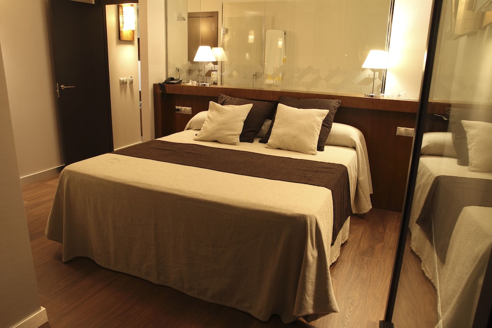 Don Paco Hotel 19/77