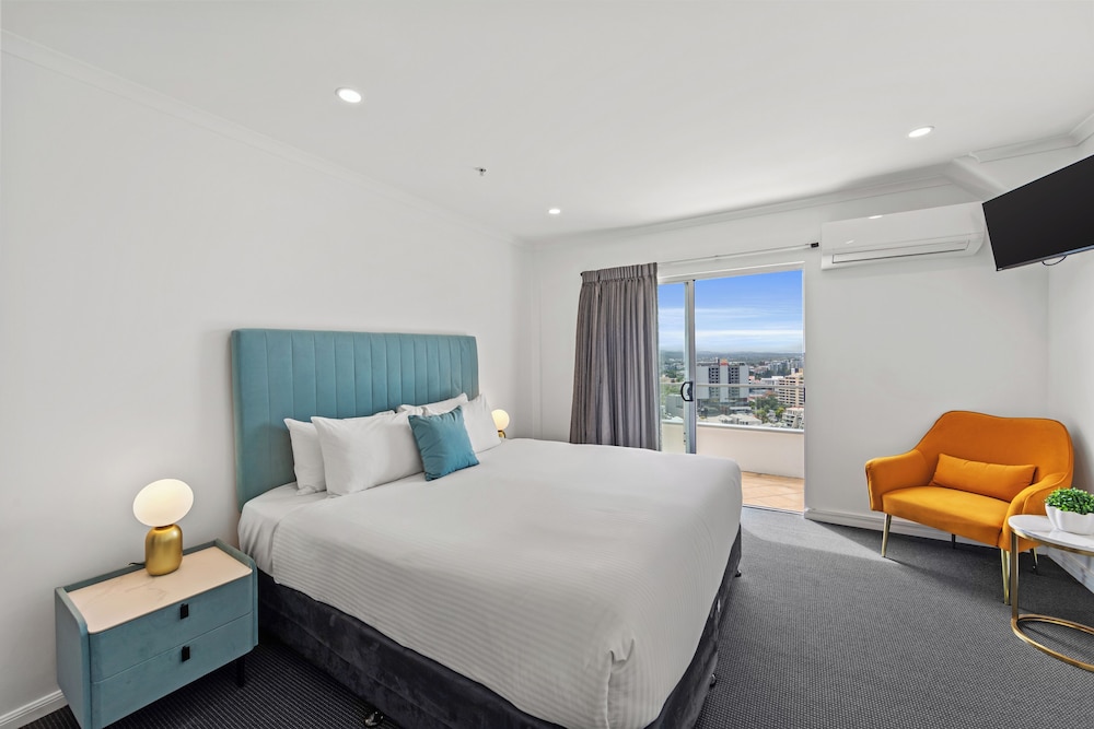 3 Bedrooms, Penthouse, 3 King Beds, City View, Two Story, 3 Bathrooms