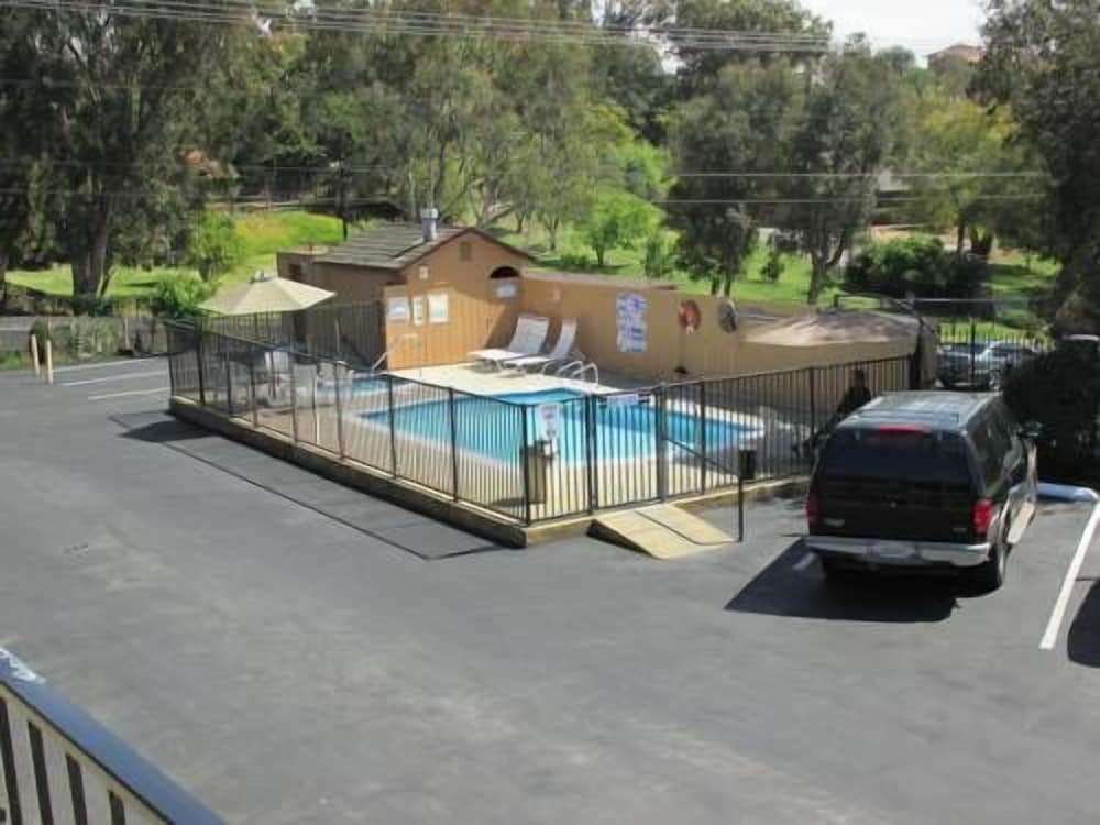 Escondido Lodge 3/56