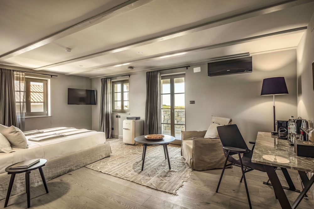 San Canzian Hotel & Residences 45/78
