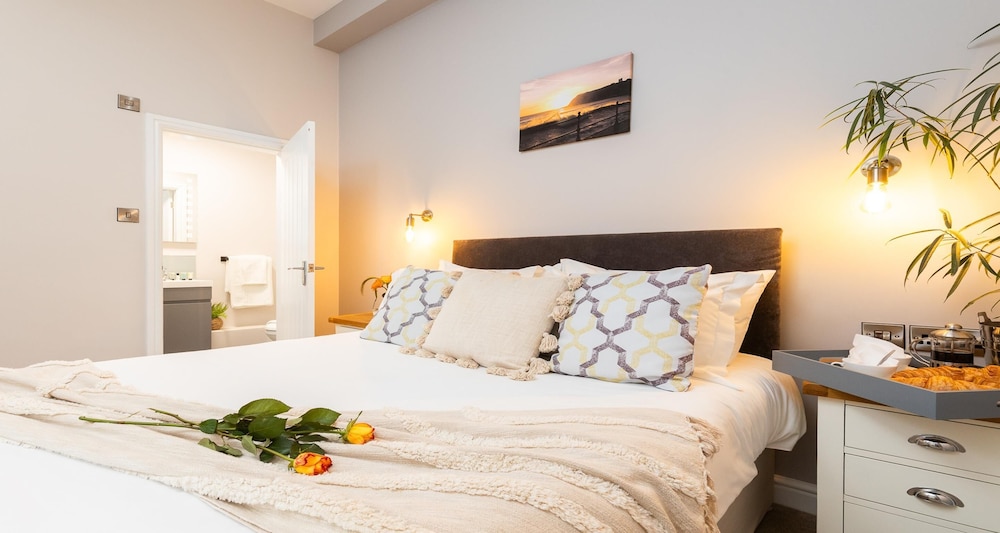 Cozy, Standard, Double Bed, The Clarence Gardens Hotel, BW Signature Collection 2/7