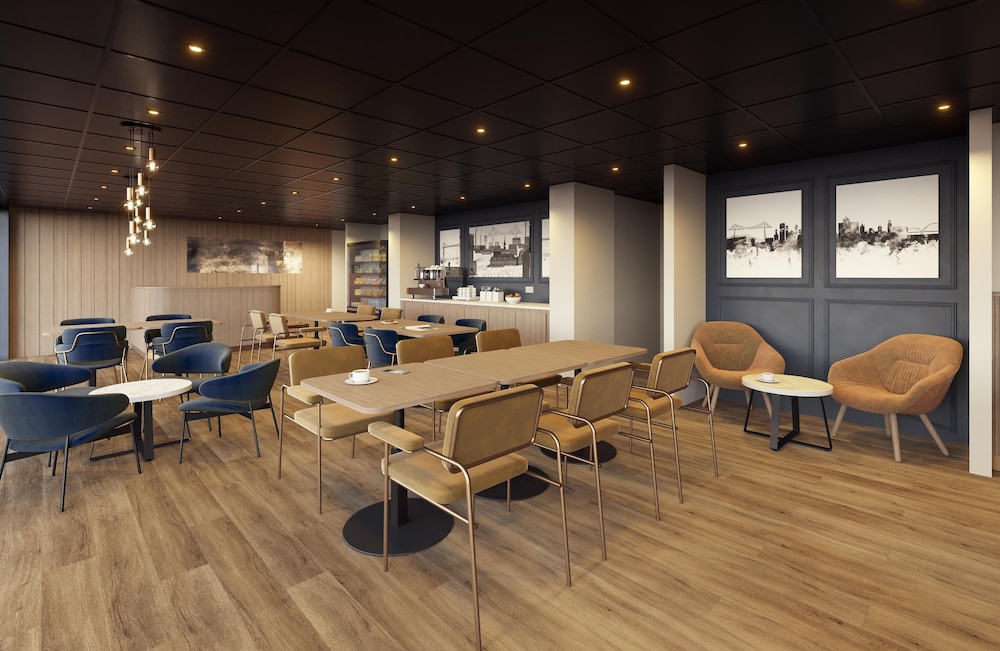 Station Suites 35/40