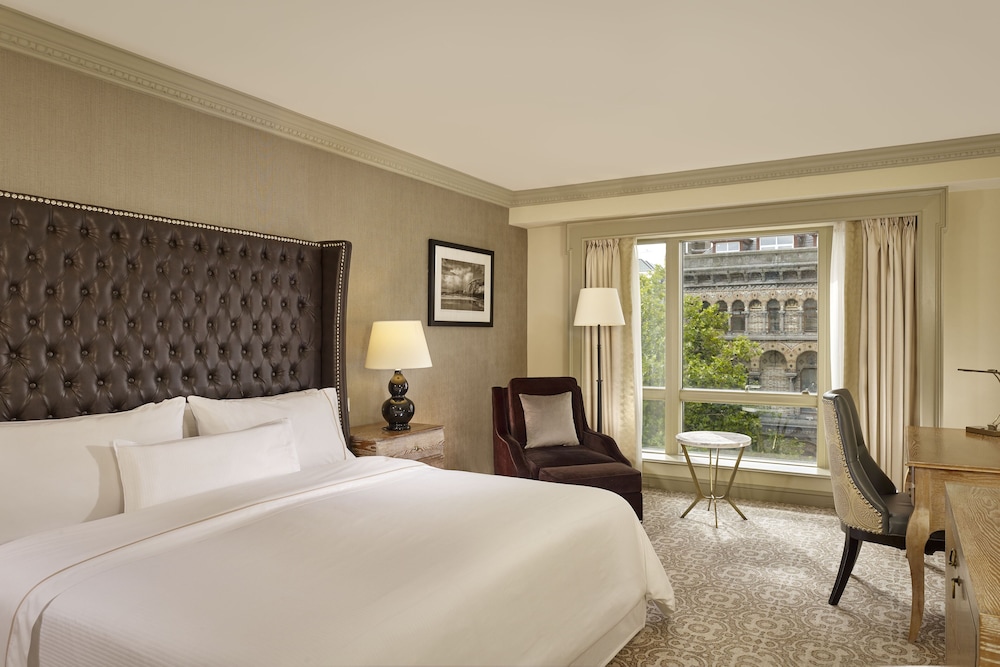 The College Green Hotel Dublin, Autograph Collection 13/63