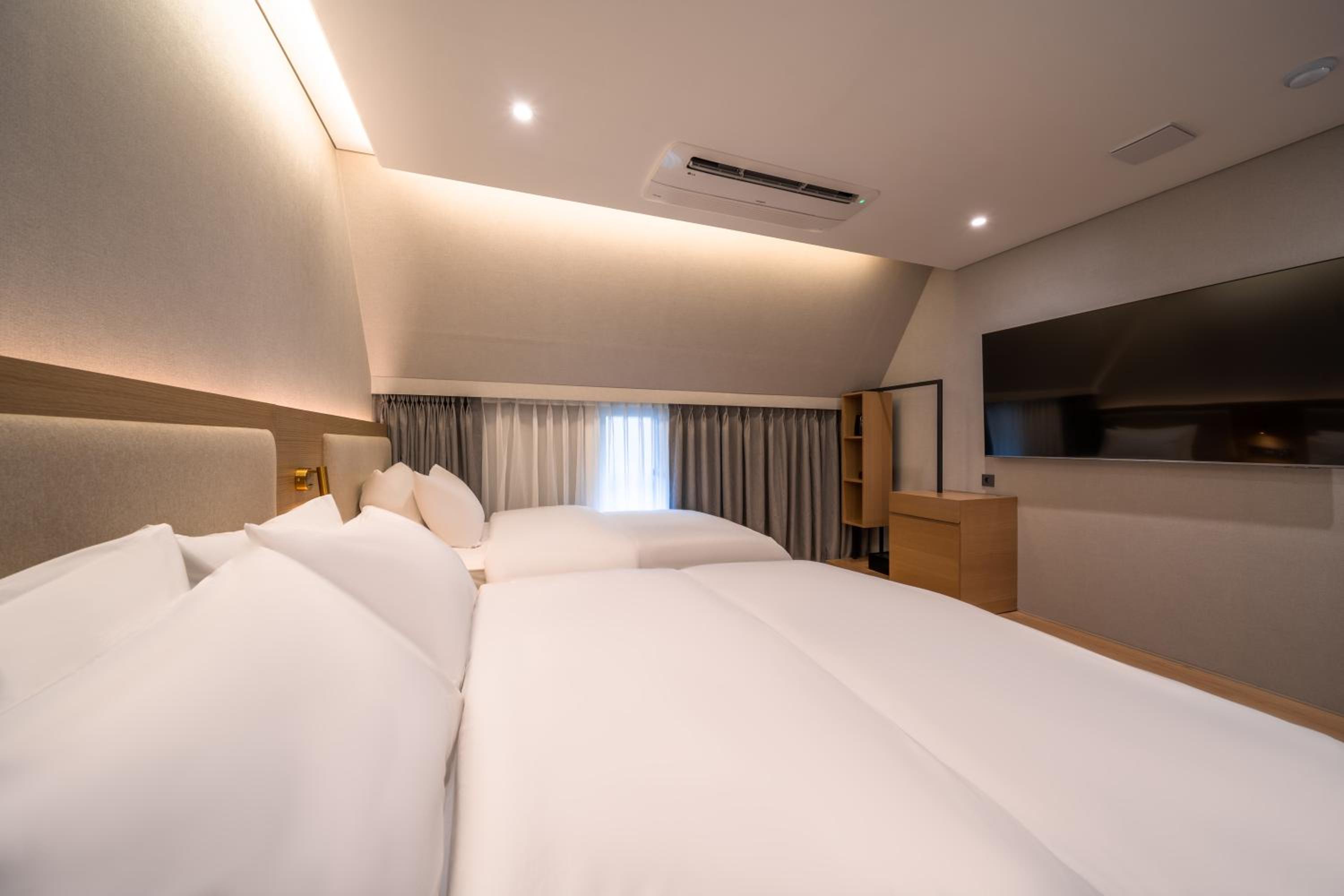 Standard, Twin Beds