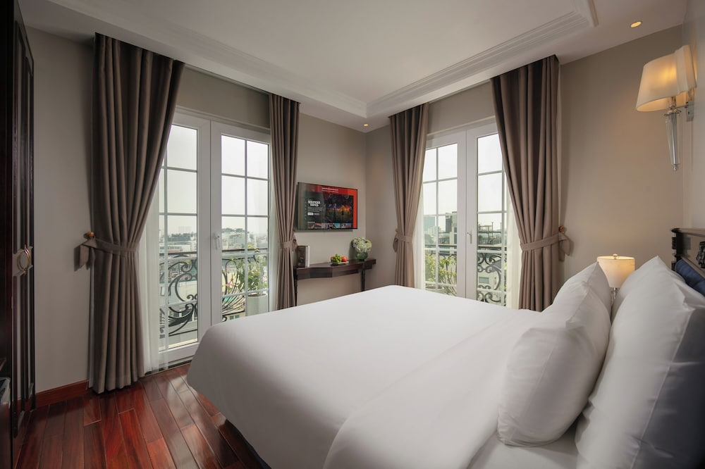 HONEYMOON, DOUBLE BED, CITY VIEW