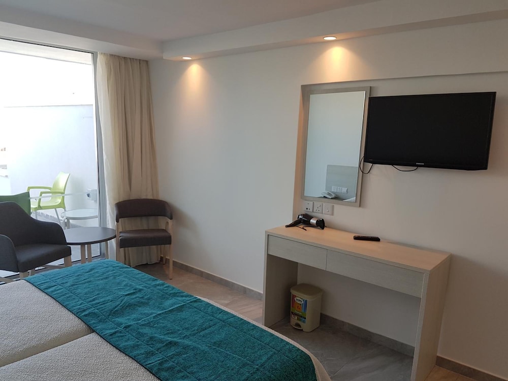 Melini Hotel Suites 18/43