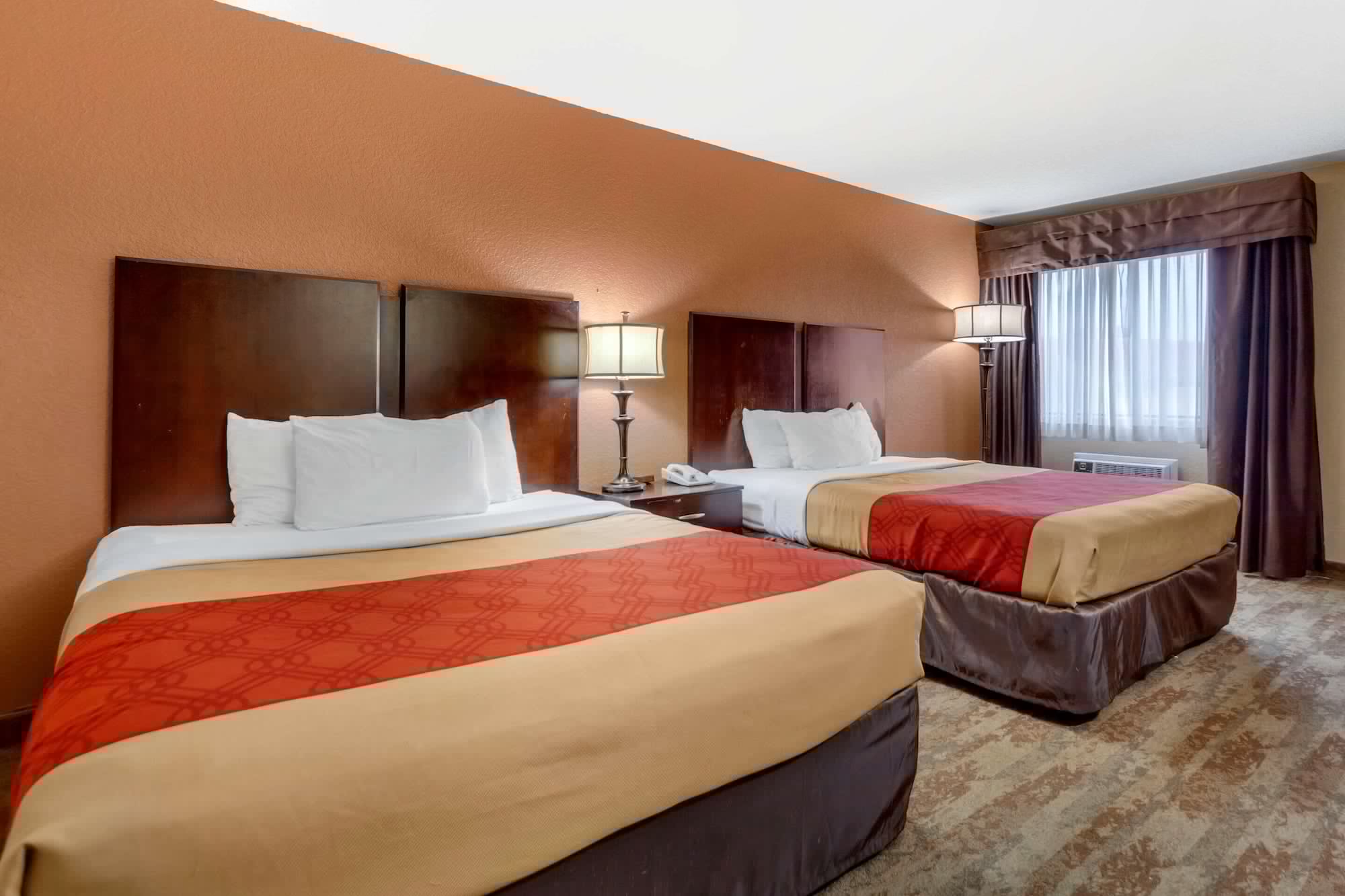 غرفة ديلوكس بسريرين كوين، Econo Lodge Black Hills 2/4