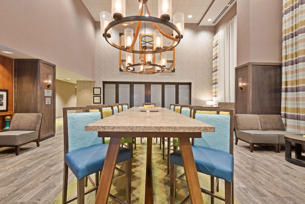 Hampton Inn & Suites North Huntingdon-Irwin 38/45