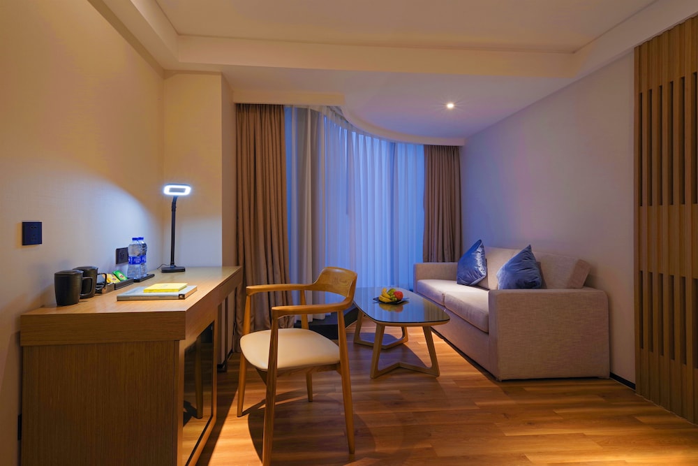 Superise Hotel 31/40