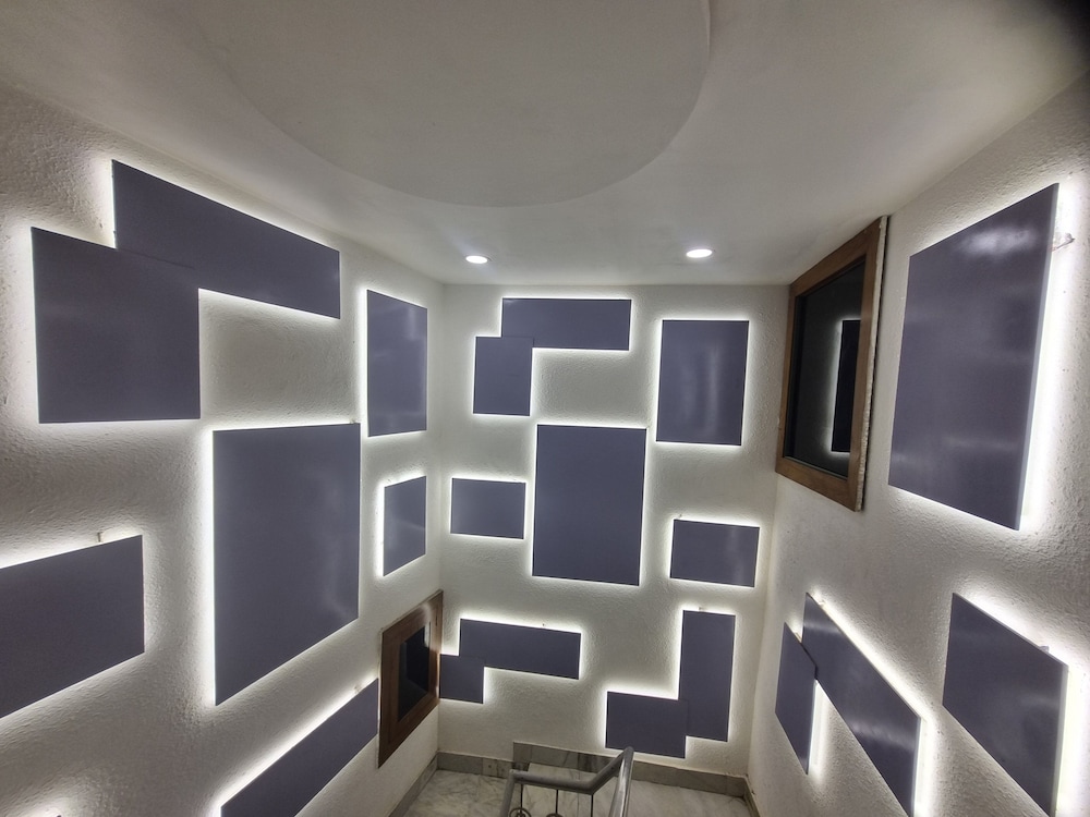 Muskan Hotel 32/48