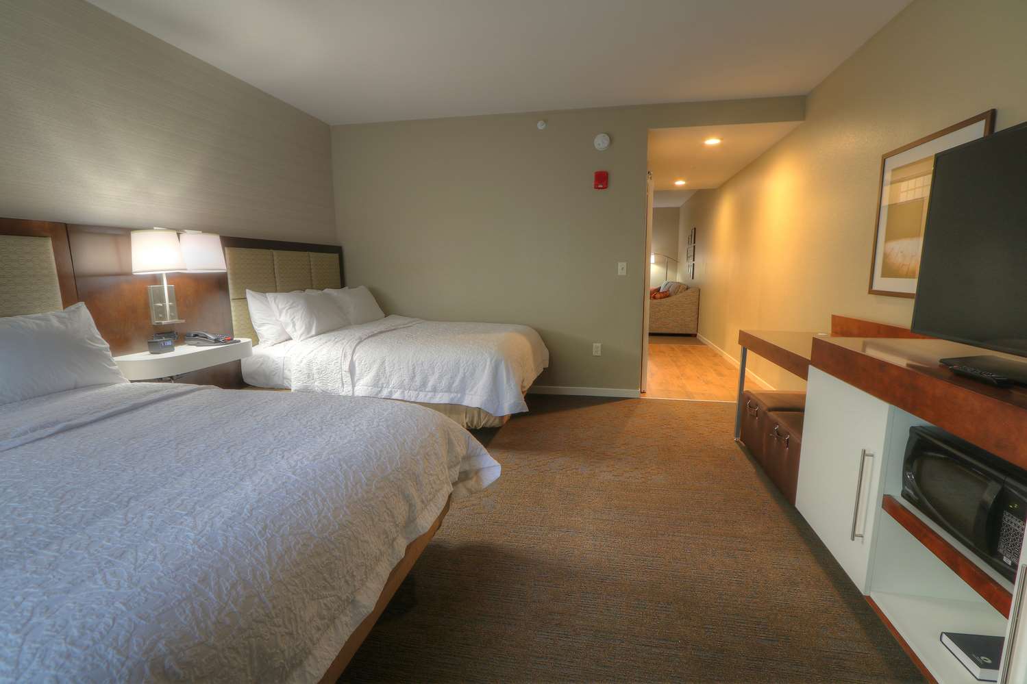 STUDIO, 2 QUEEN BEDS, BALCONY, ACCESSIBLE