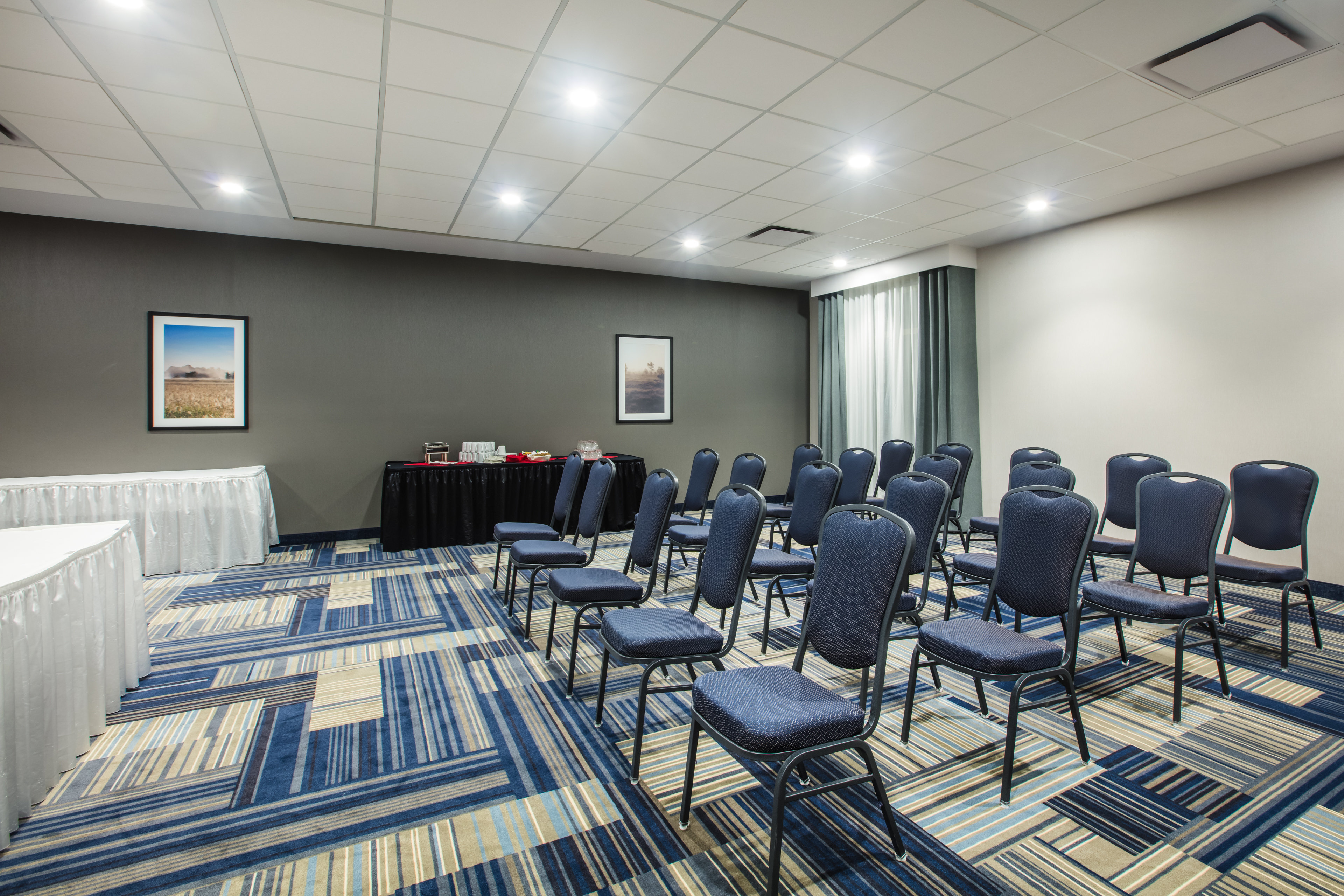 Holiday Inn Suites Grande Prairie Conference Ctr 32/41