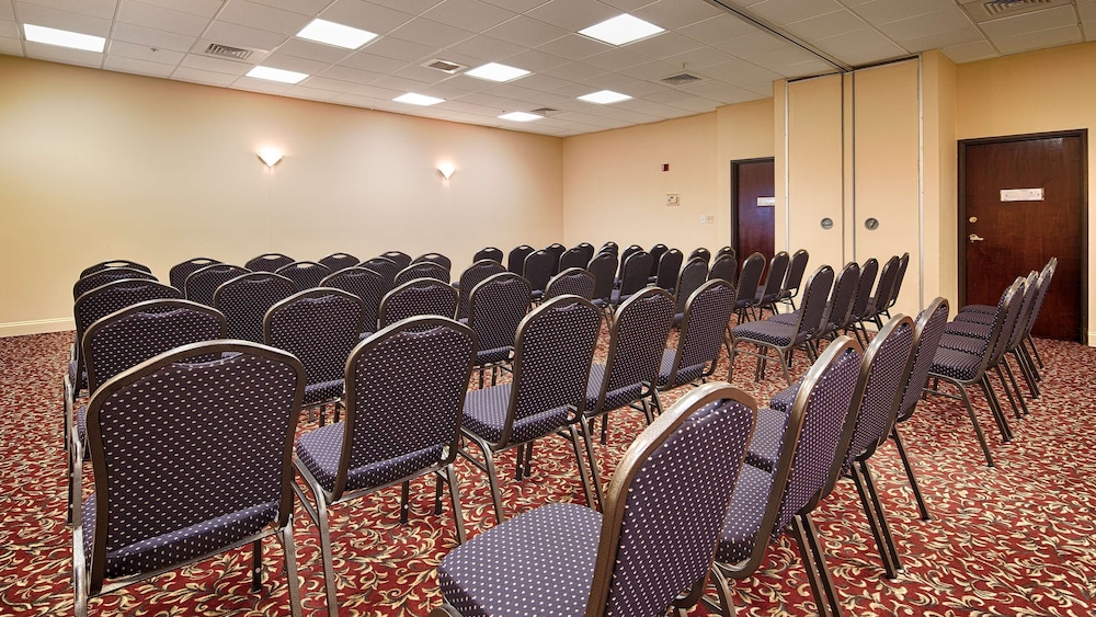 Best Western St. Louis Inn 33/38