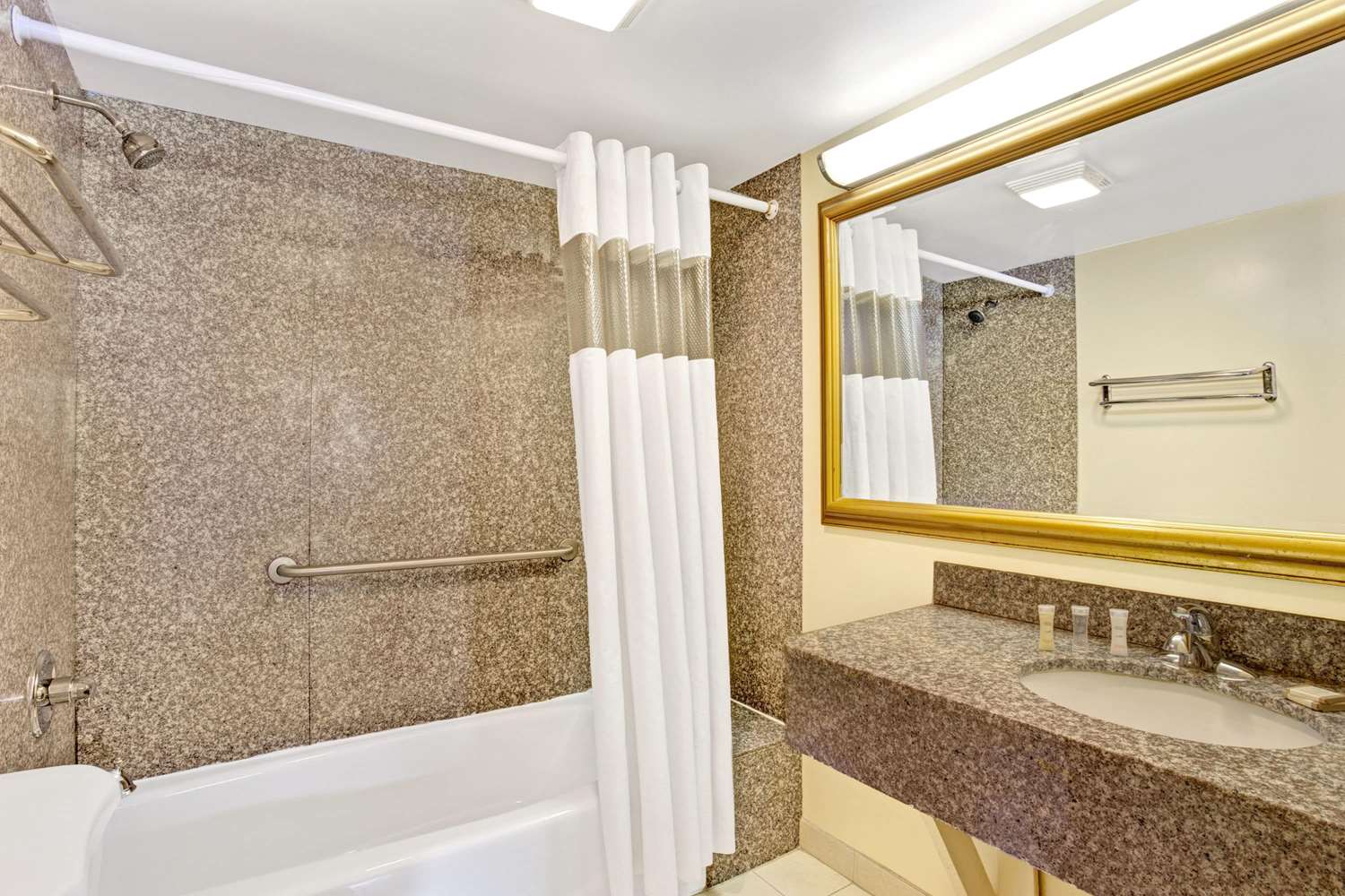 Howard Johnson By Wyndham Pikesville 19/19