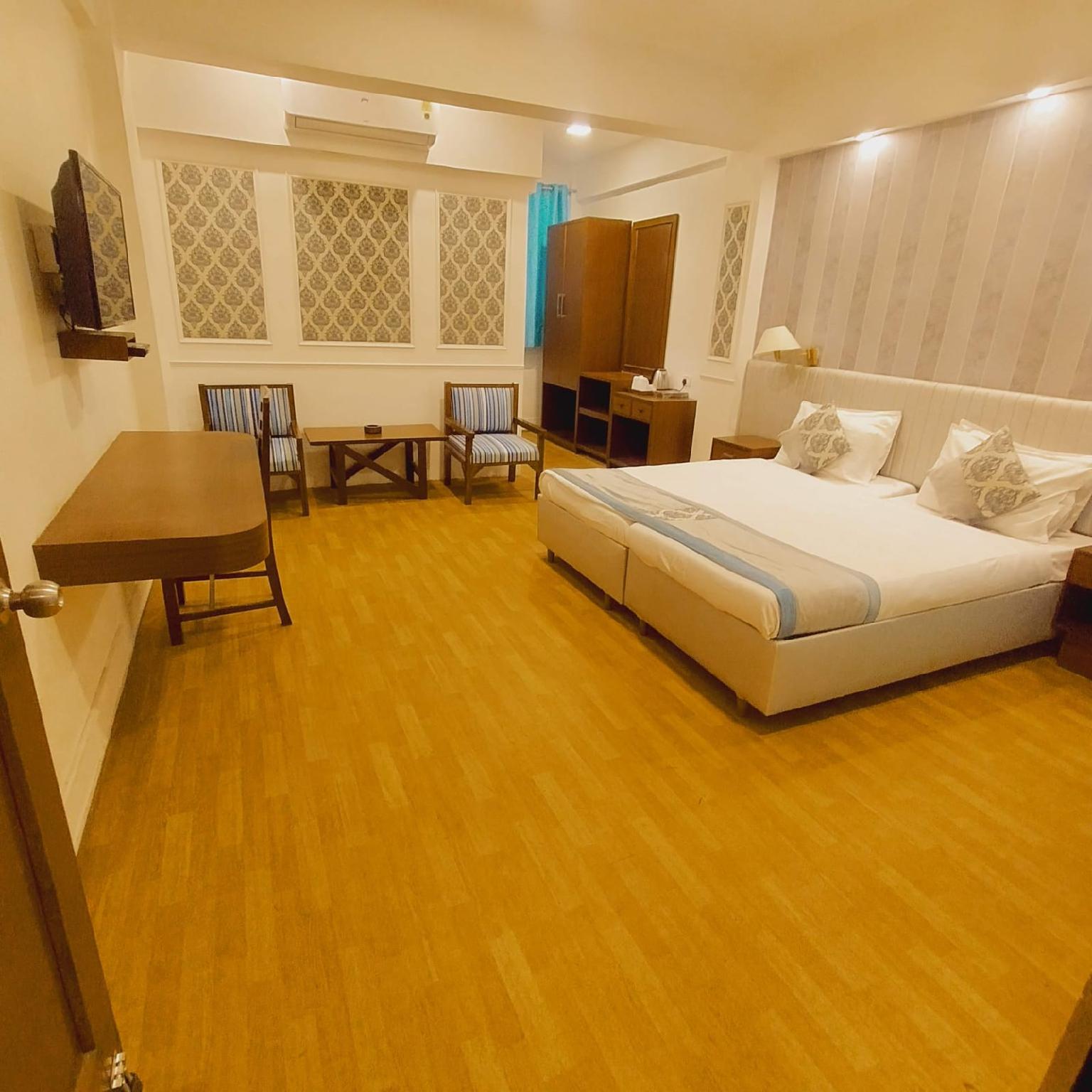 HOTEL SAMRAT 11/19