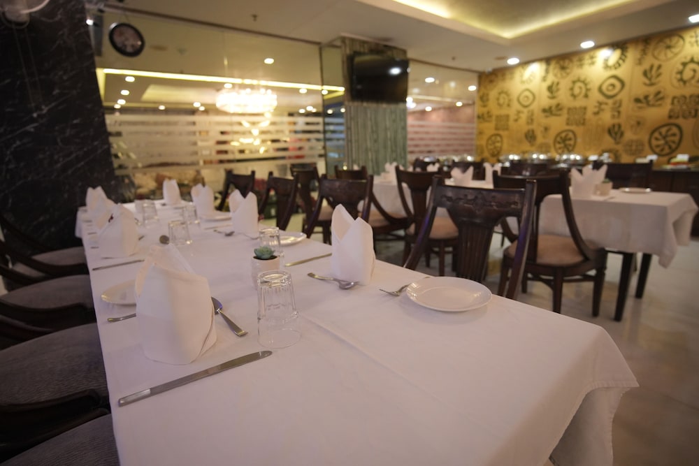 Hotel Atulyaa Taj 31/48