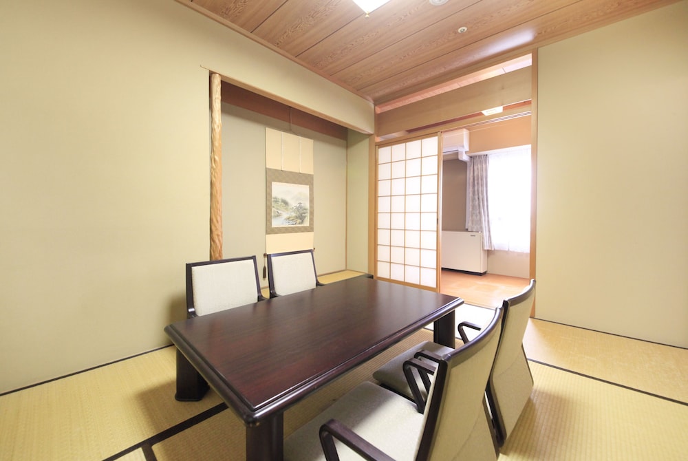 Quintessa Hotel Ogaki 58/67