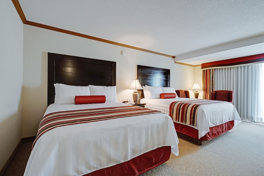 Standard, 2 Queen Beds, Pool Side