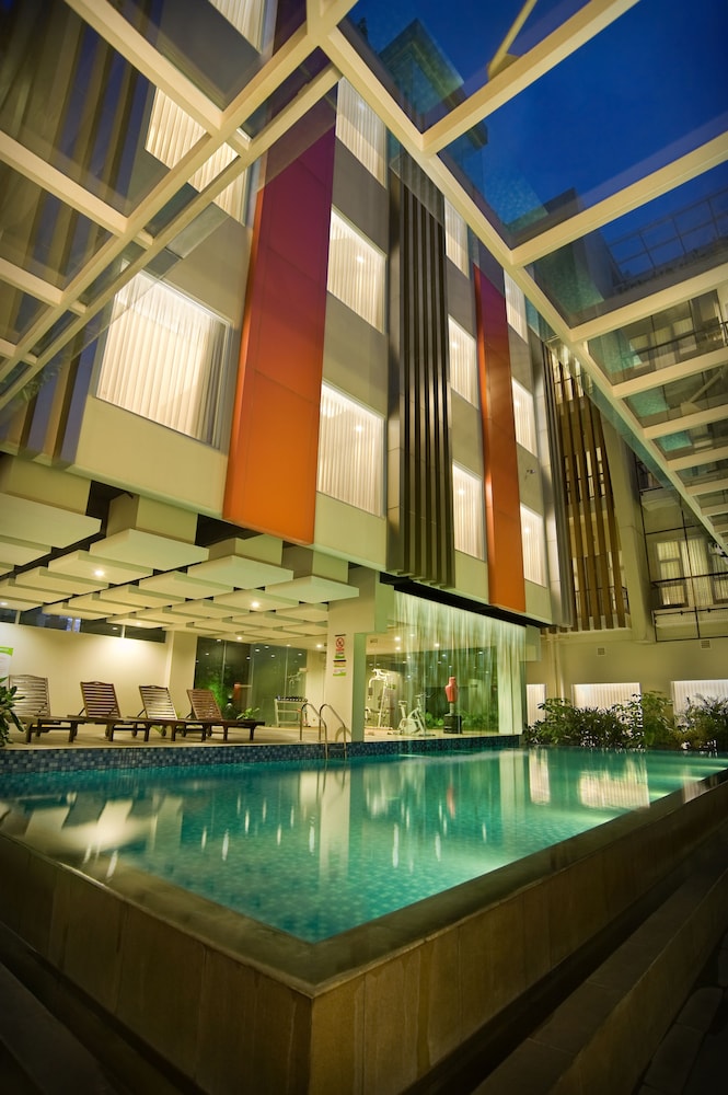 V Hotel Residence 7/15