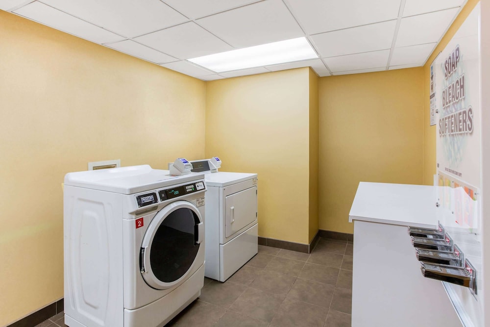 La Quinta Inn & Suites by Wyndham Raleigh Cary 24/44