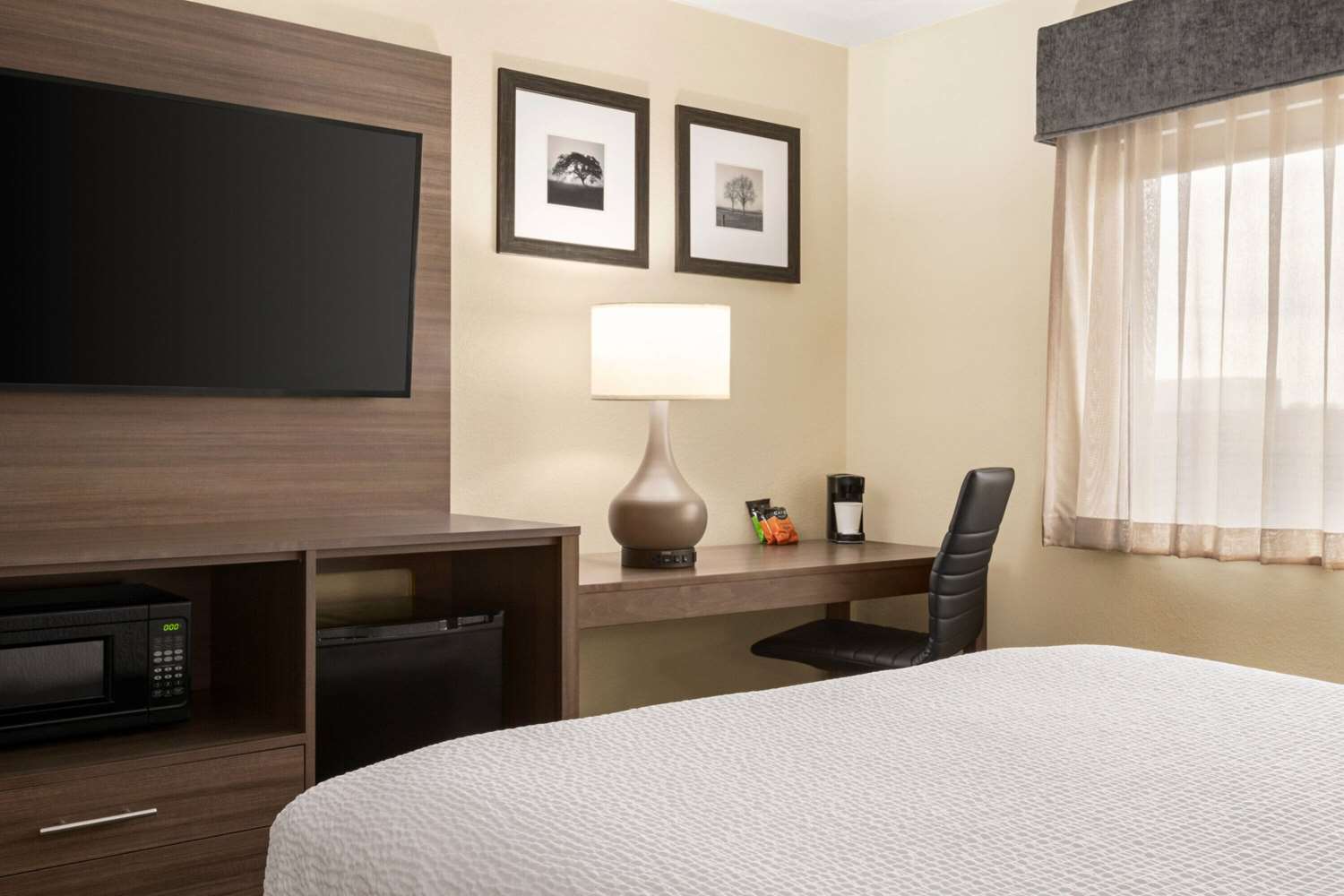 Best Western Plus Paper Valley Hotel 4/18
