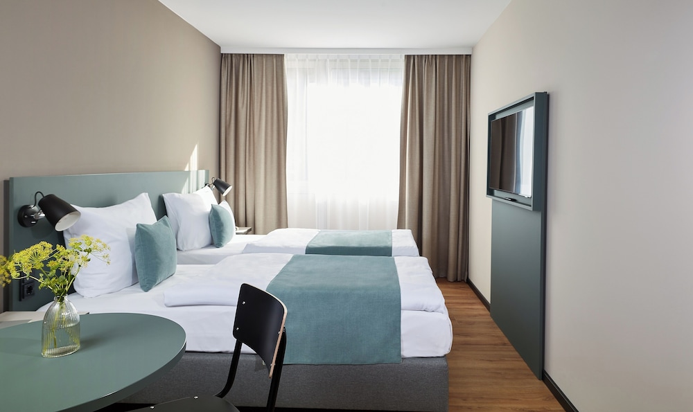 DELUXE, APARTMENT, QUEEN BED, BALCONY