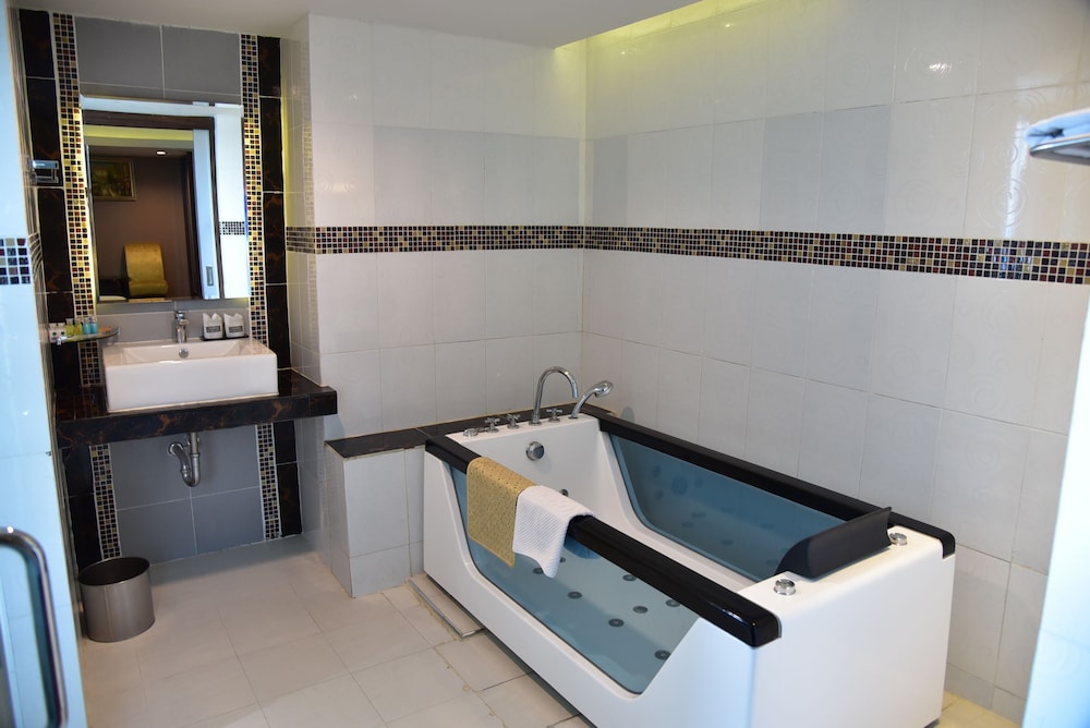 Grand Pink Hotel Hat Yai 47/49