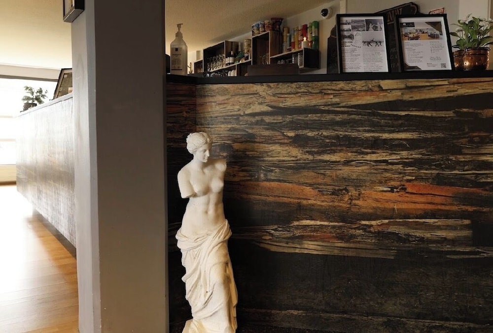 Eldey Airport Hotel 43/46