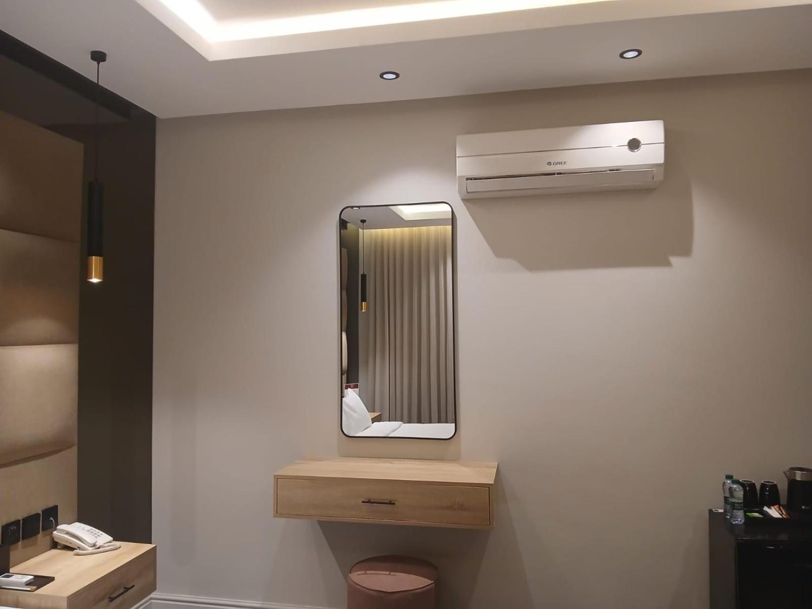 XYZ Hotel Qurtoba 49/50