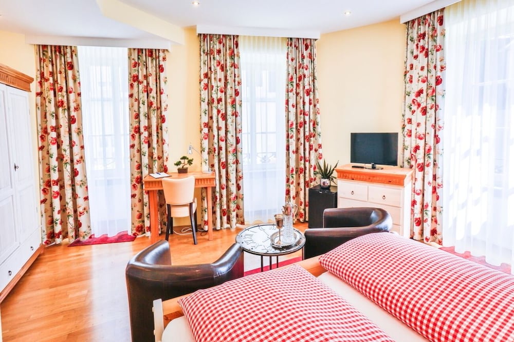 Hotel zum Goldenen Lowen Baden-Baden 11/27